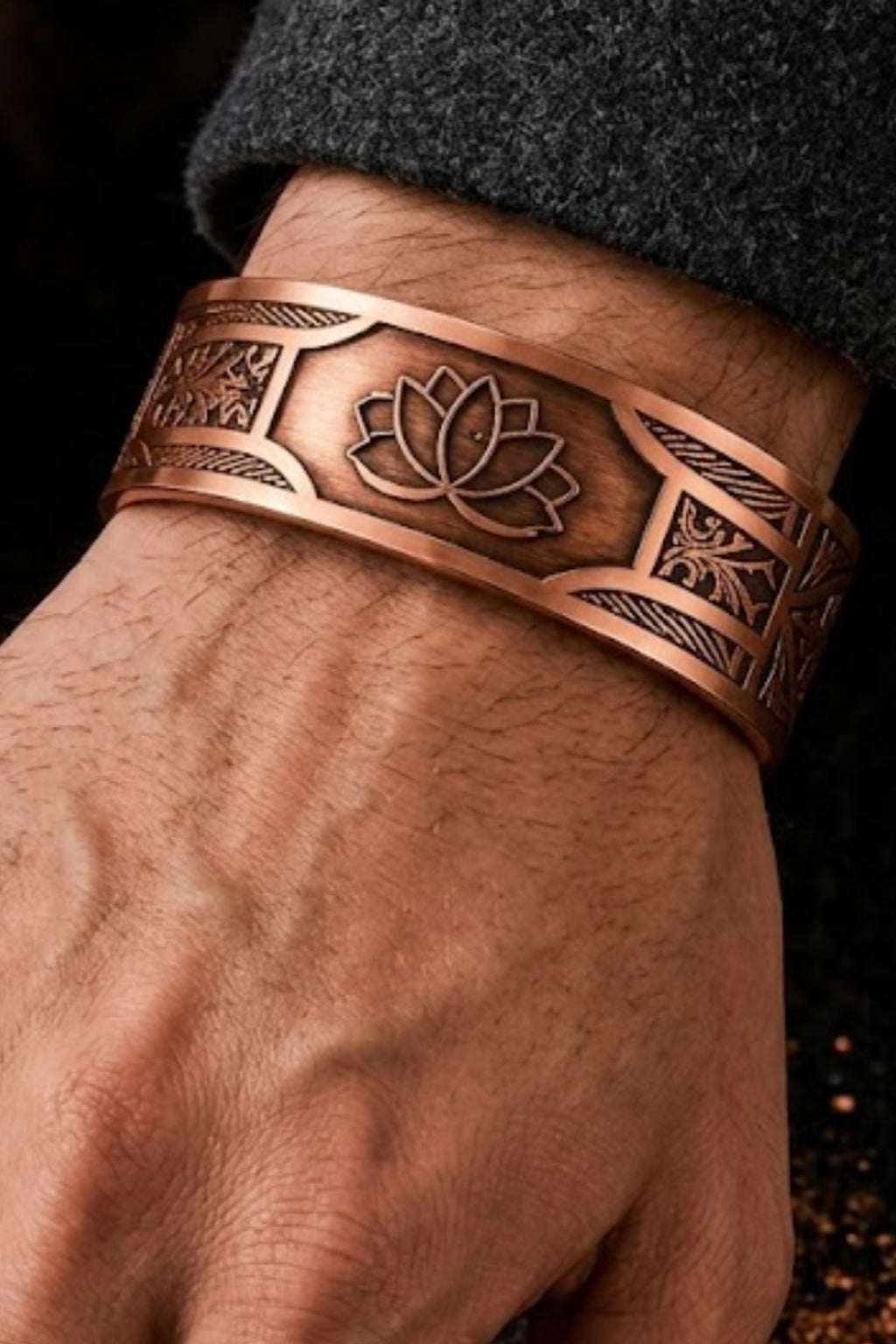 Lotus Yaşam Çiçeği İşlemeli Bakır Bileklik Otantik El İşçiliği Ayarlanabilir Unisex Tasarım